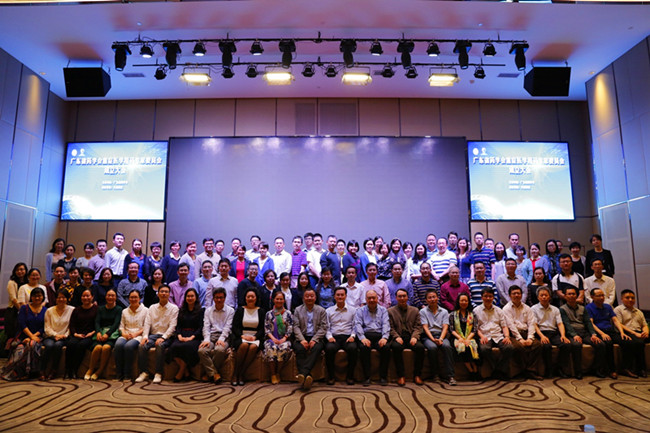 圖一 廣東省藥學(xué)會重癥醫(yī)學(xué)用藥專家委員會全體會員合照_副本.jpg